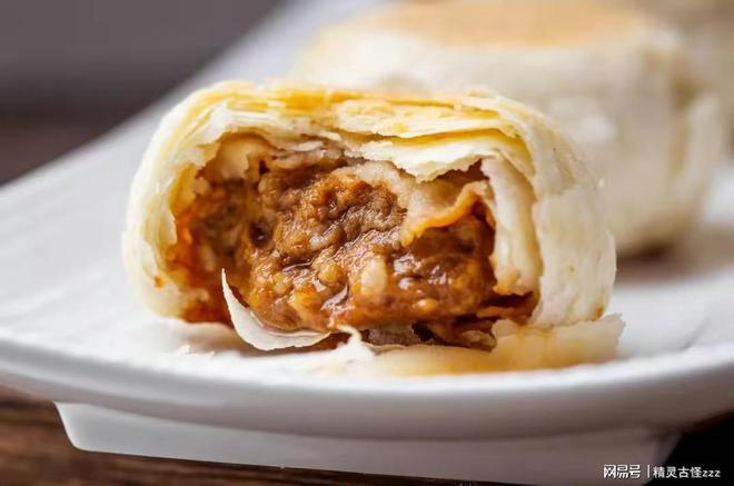 emc体育：上海传统与创新点心大盘点：品味海派美食的精髓(图1)